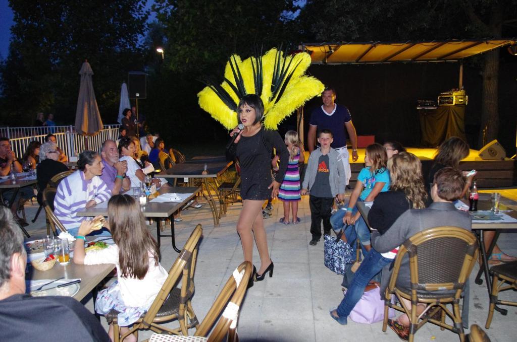 Camping Les Portes Du Beaujolais Anse Bagian luar foto