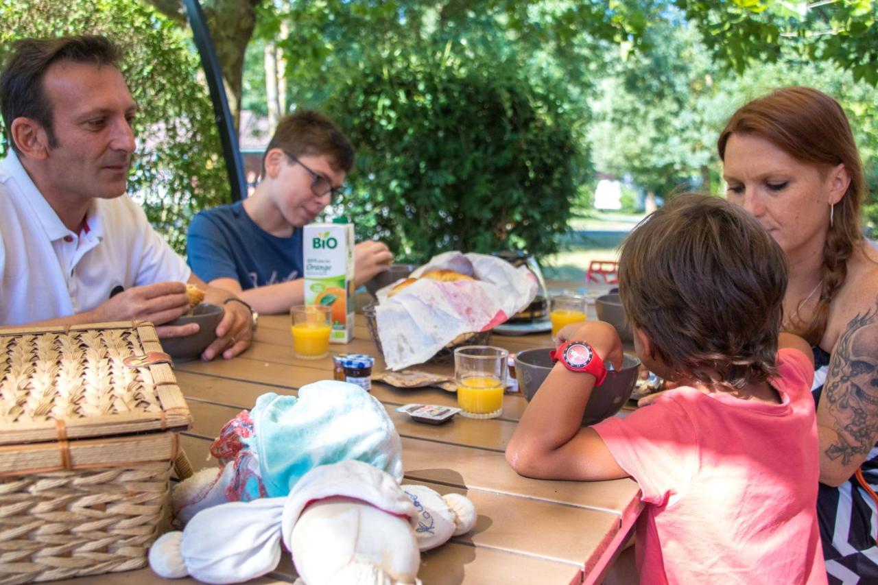 Camping Les Portes Du Beaujolais Anse Bagian luar foto