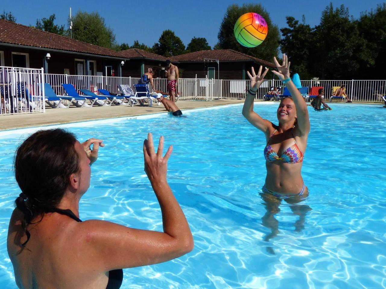 Camping Les Portes Du Beaujolais Anse Bagian luar foto