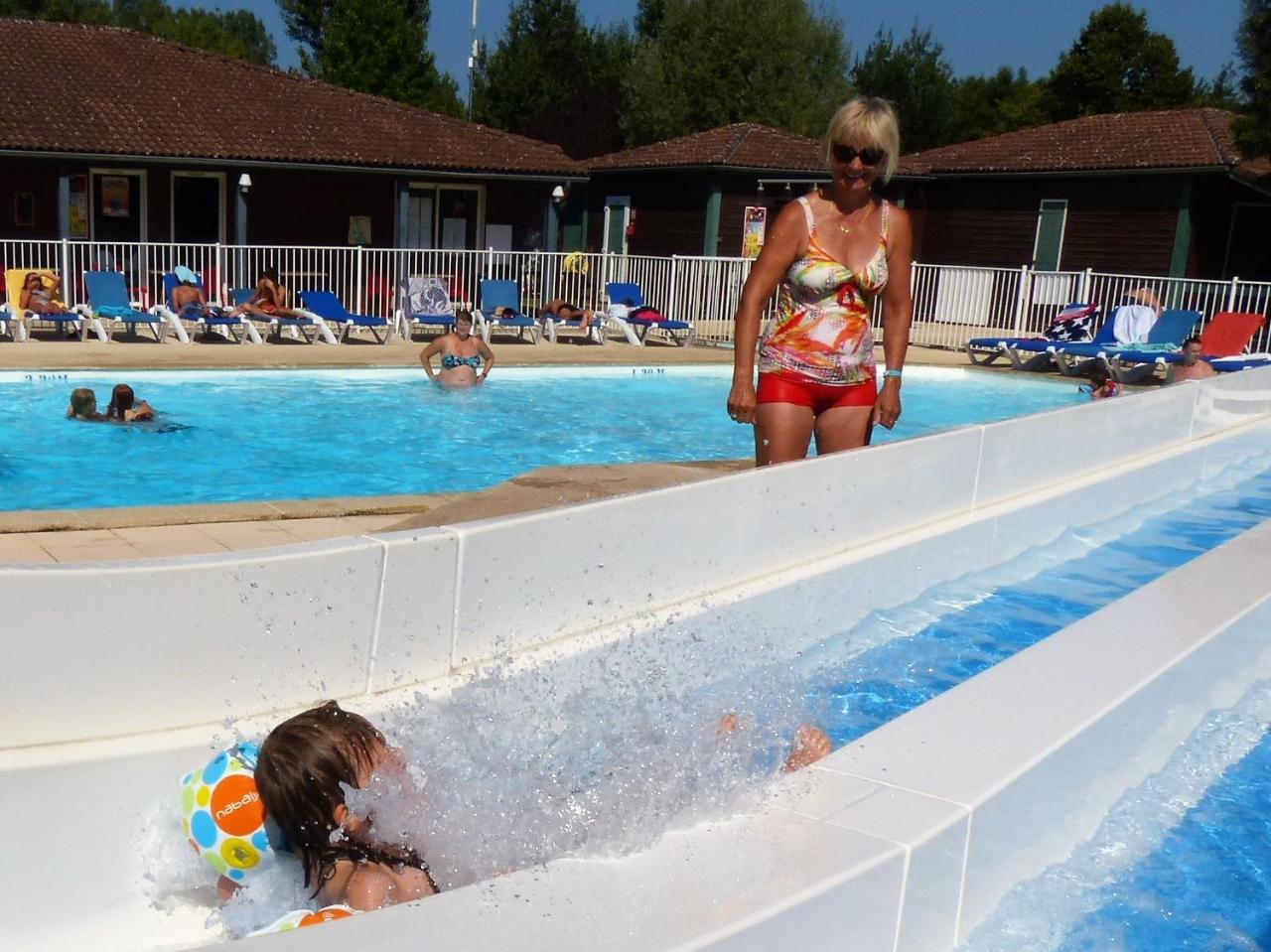 Camping Les Portes Du Beaujolais Anse Bagian luar foto