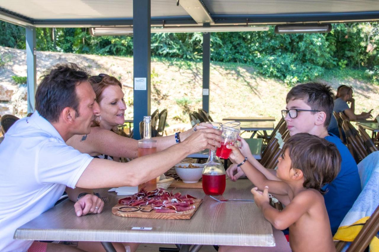 Camping Les Portes Du Beaujolais Anse Bagian luar foto