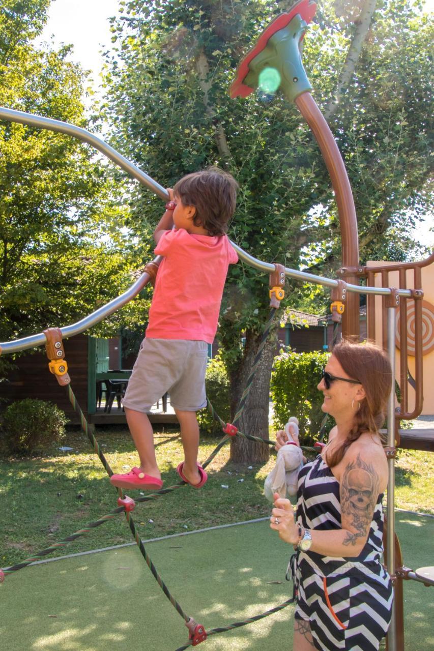 Camping Les Portes Du Beaujolais Anse Bagian luar foto