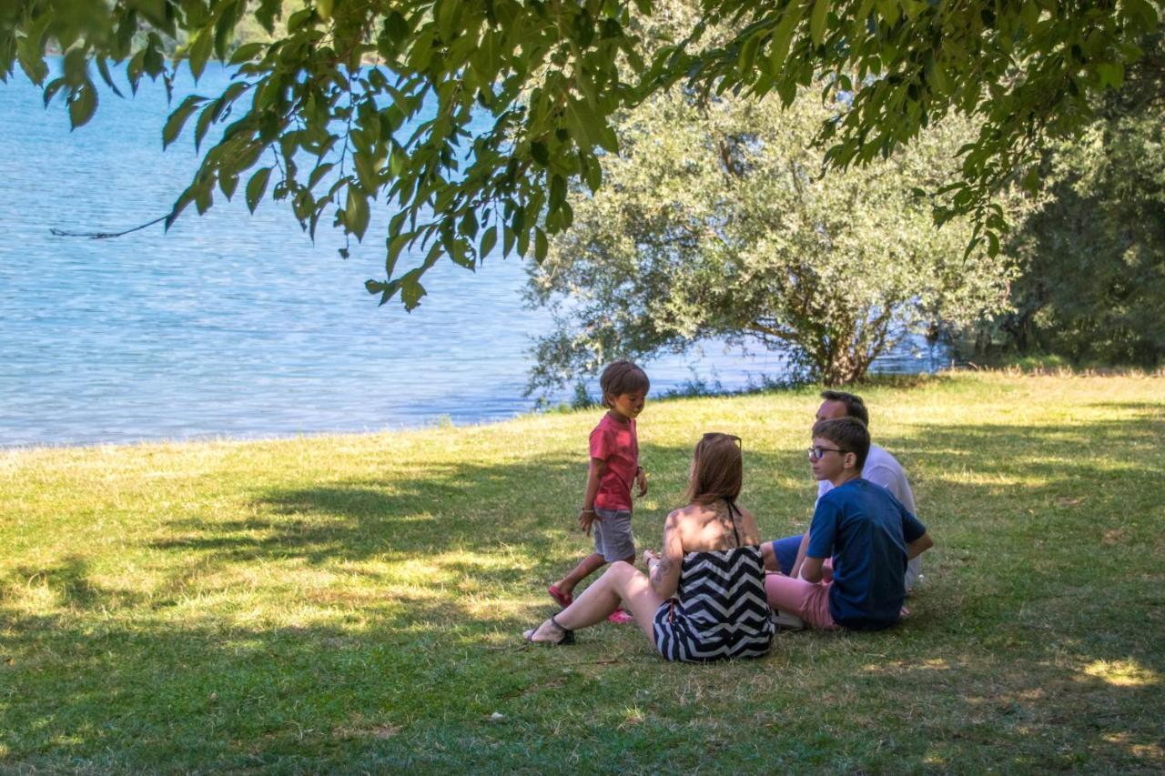 Camping Les Portes Du Beaujolais Anse Bagian luar foto