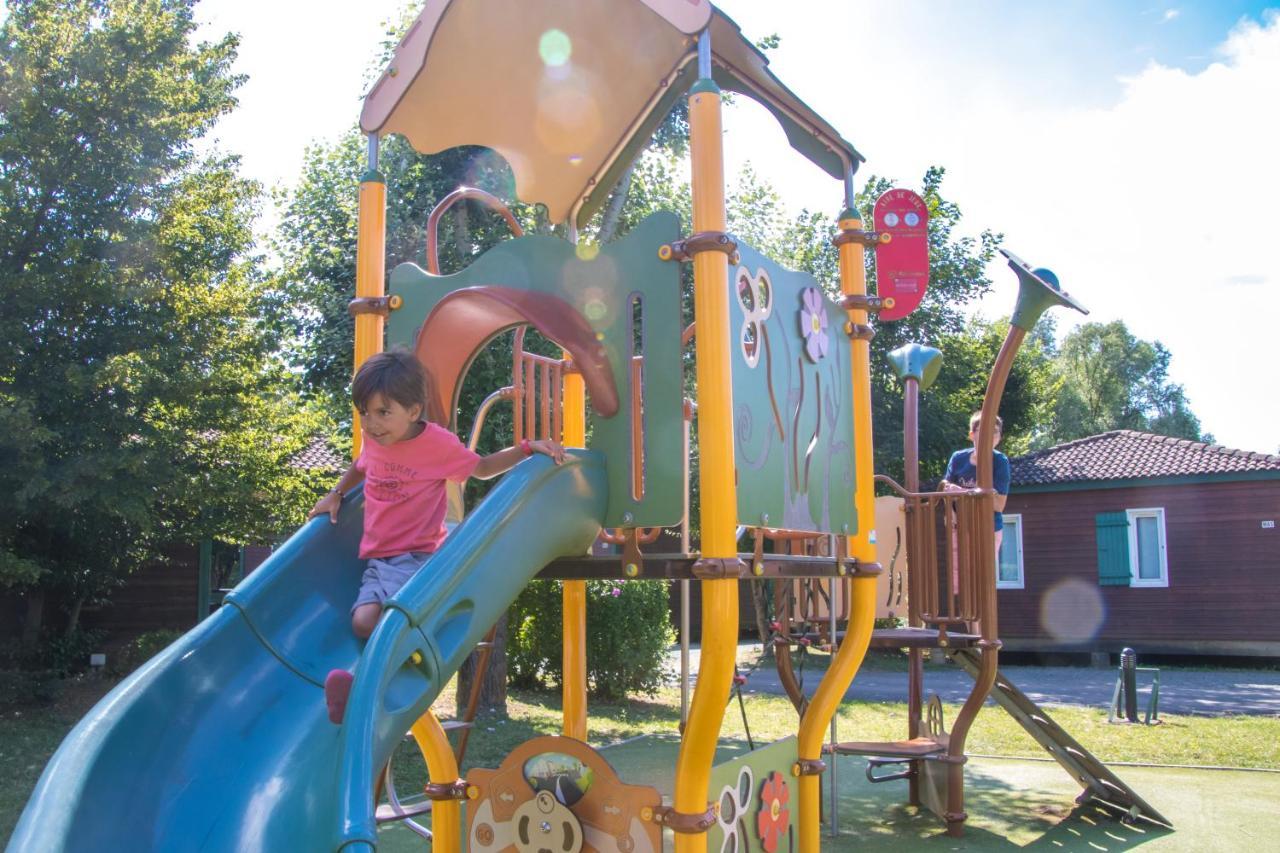 Camping Les Portes Du Beaujolais Anse Bagian luar foto