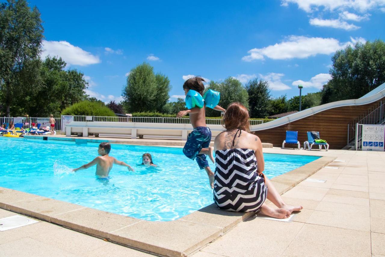 Camping Les Portes Du Beaujolais Anse Bagian luar foto
