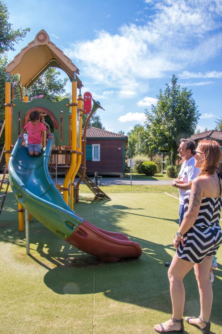 Camping Les Portes Du Beaujolais Anse Bagian luar foto