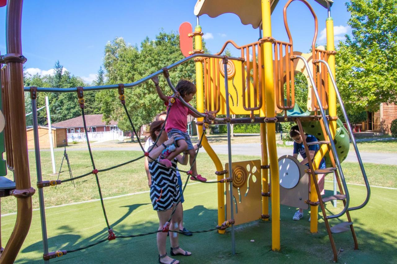 Camping Les Portes Du Beaujolais Anse Bagian luar foto