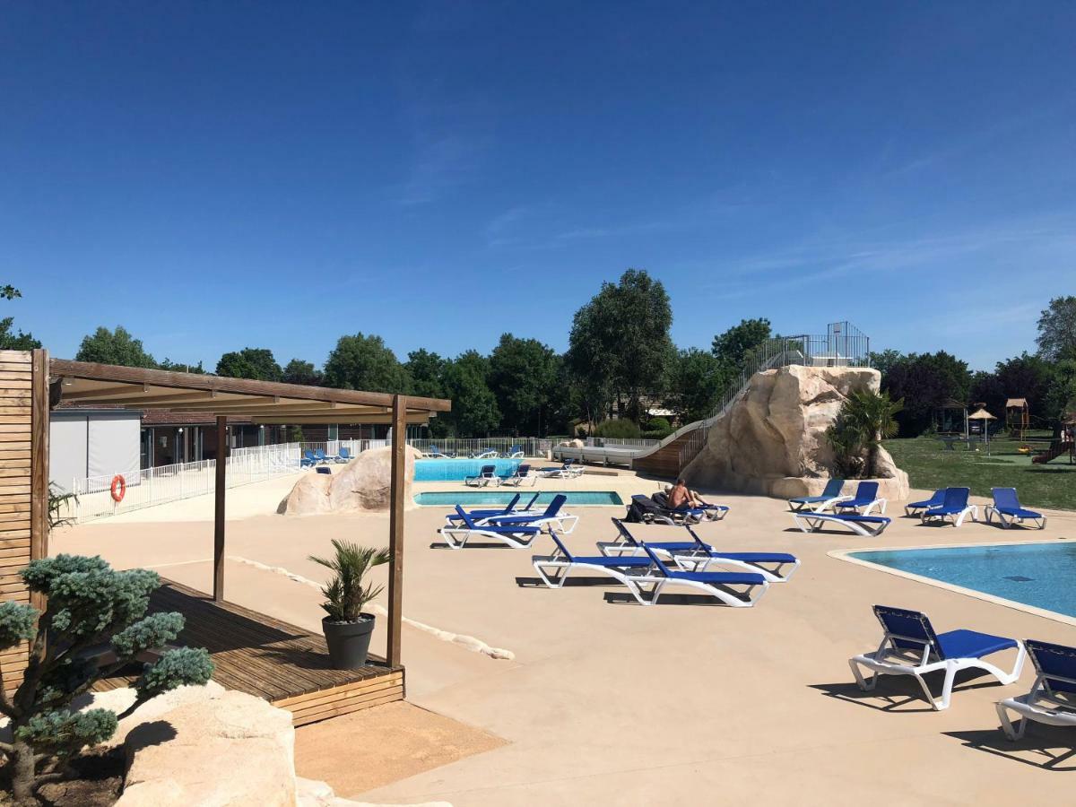 Camping Les Portes Du Beaujolais Anse Bagian luar foto
